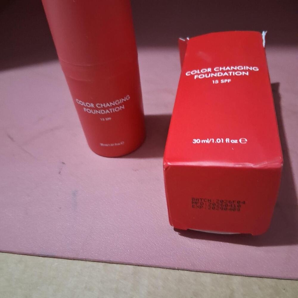 Color changing foundation with spf